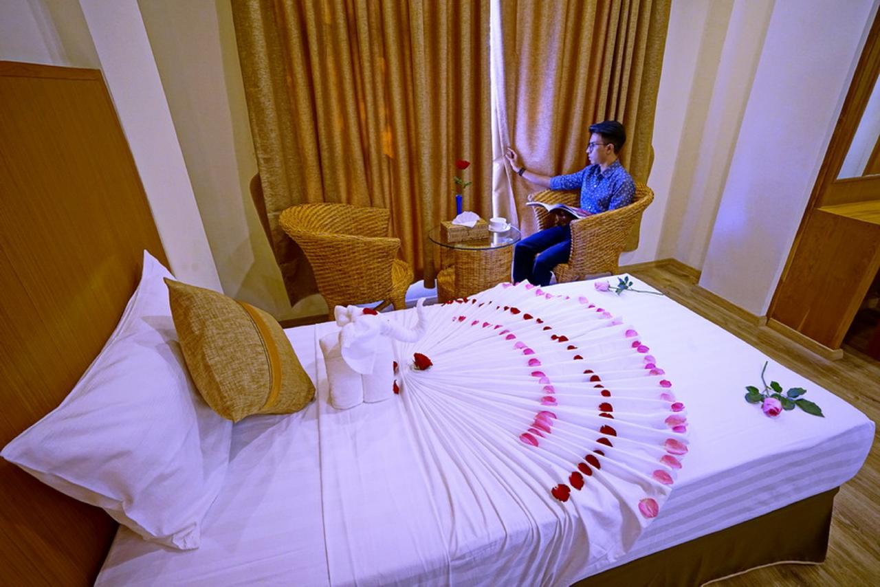 The Hotel Nova Mandalay Exterior foto